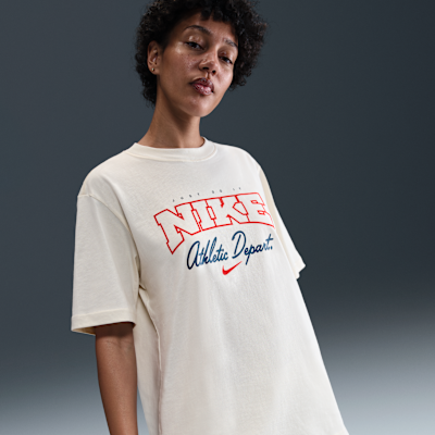 Nike Sportswear Women's Loose Short-Sleeve Graphic T-Shirt